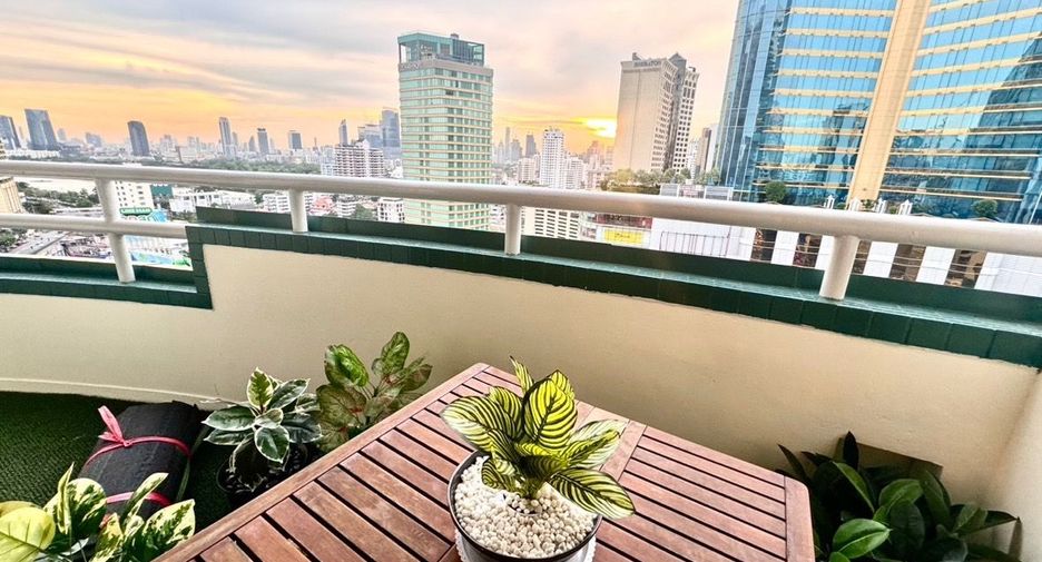 For rent 2 bedrooms condo in Khlong Toei, Bangkok