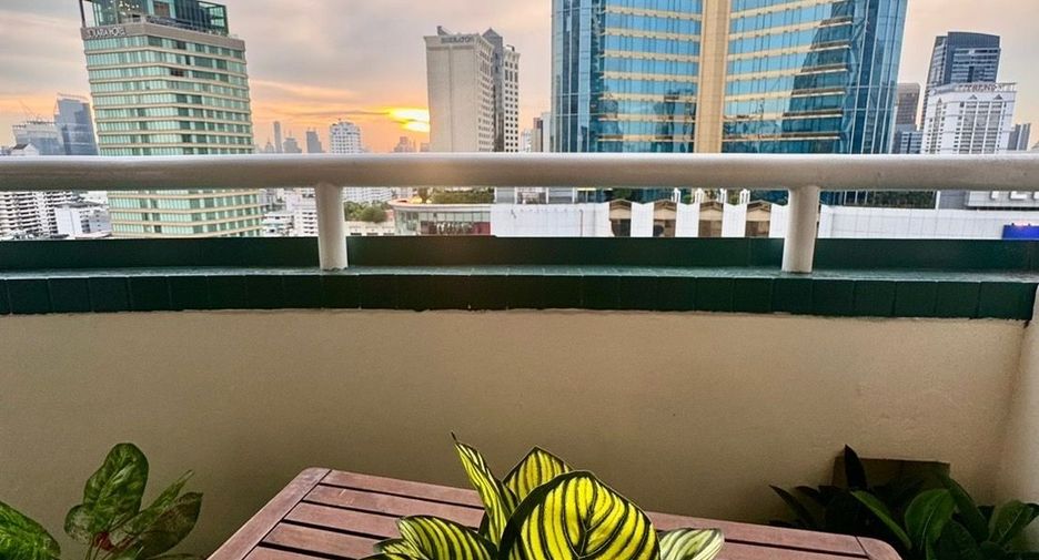 For rent 2 bedrooms condo in Khlong Toei, Bangkok