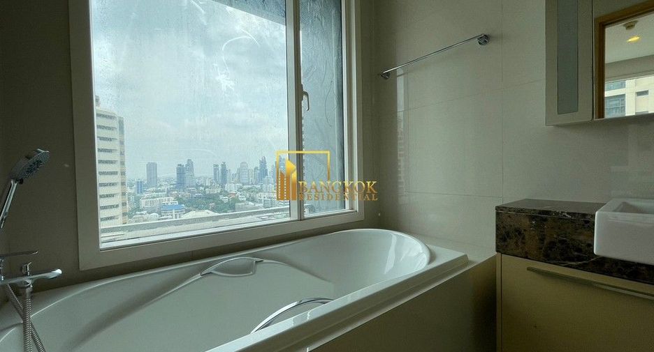 For rent 2 bedrooms condo in Khlong Toei, Bangkok