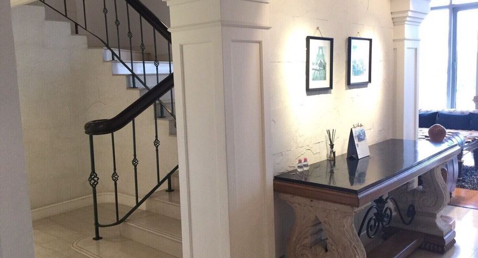 For rent 5 bedrooms condo in Pathum Wan, Bangkok