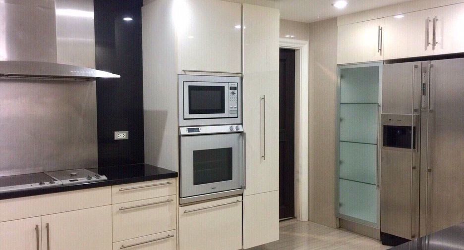 For rent 5 bedrooms condo in Pathum Wan, Bangkok