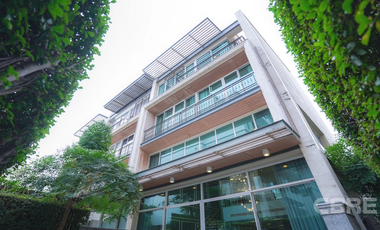 For sale 3 bedrooms townhouse in Watthana, Bangkok