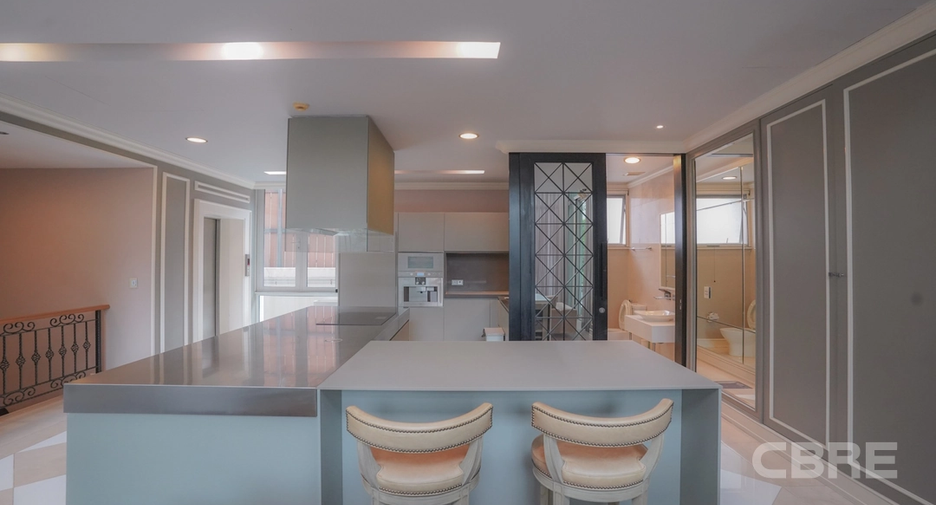 For sale 3 bedrooms townhouse in Watthana, Bangkok