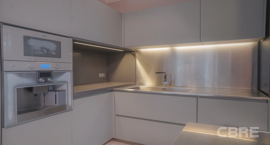 For sale 3 bedrooms townhouse in Watthana, Bangkok