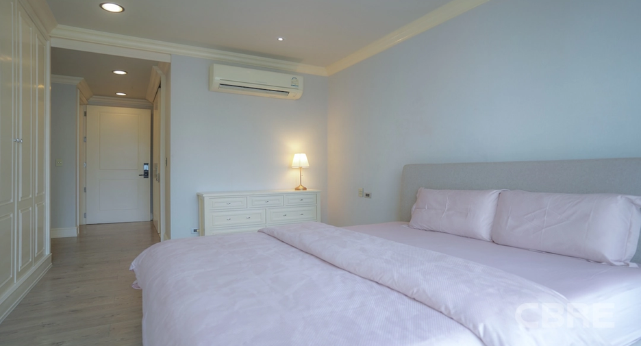 For sale 3 bedrooms townhouse in Watthana, Bangkok