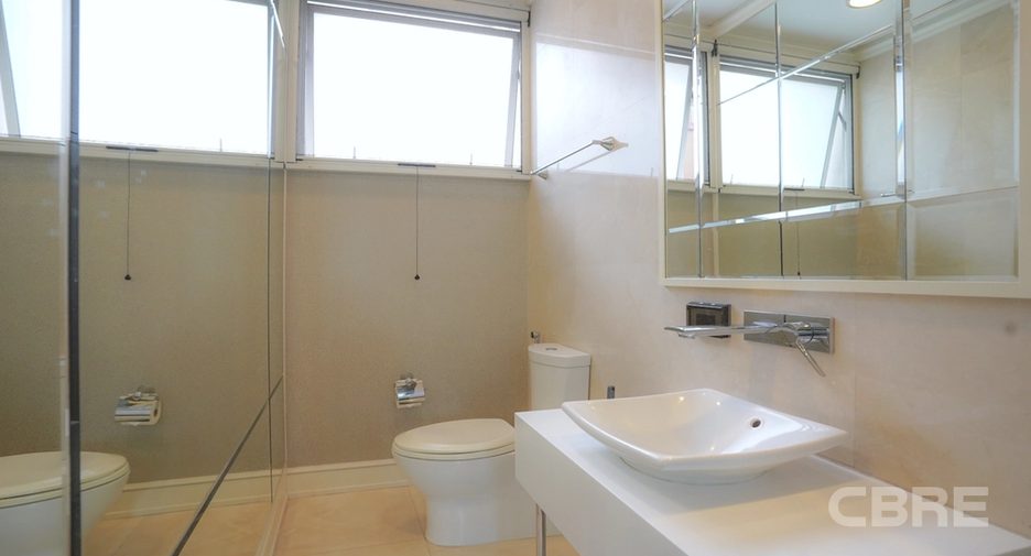 For sale 3 bedrooms townhouse in Watthana, Bangkok