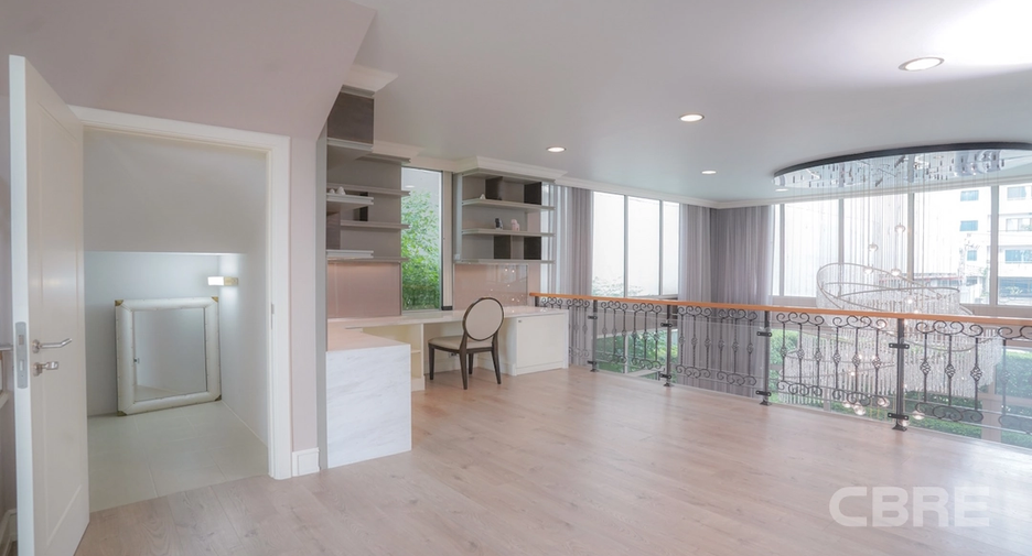 For sale 3 bedrooms townhouse in Watthana, Bangkok