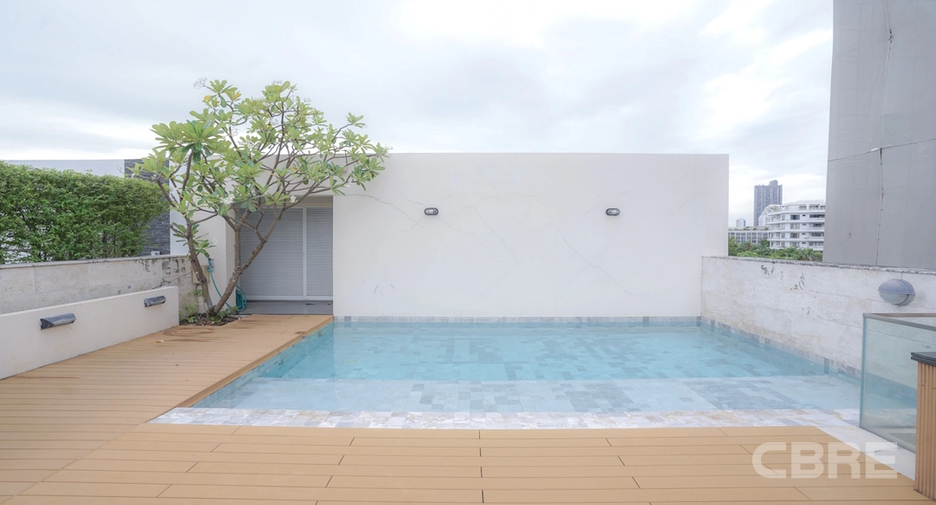 For sale 3 bedrooms townhouse in Watthana, Bangkok