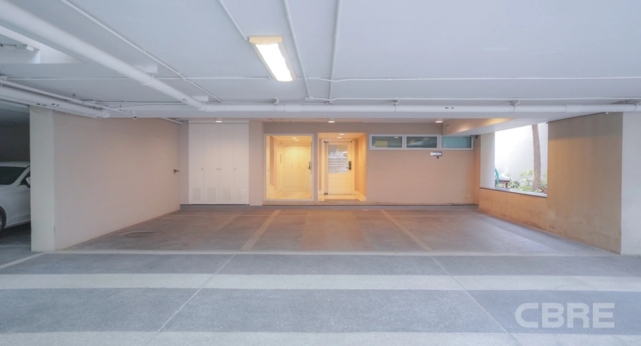 For sale 3 bedrooms townhouse in Watthana, Bangkok