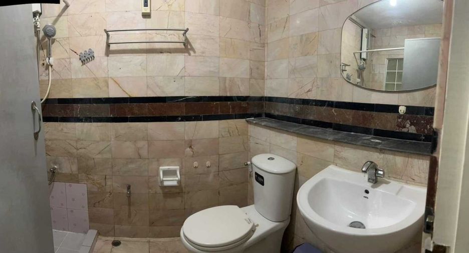 For rent 3 bedrooms townhouse in Chatuchak, Bangkok