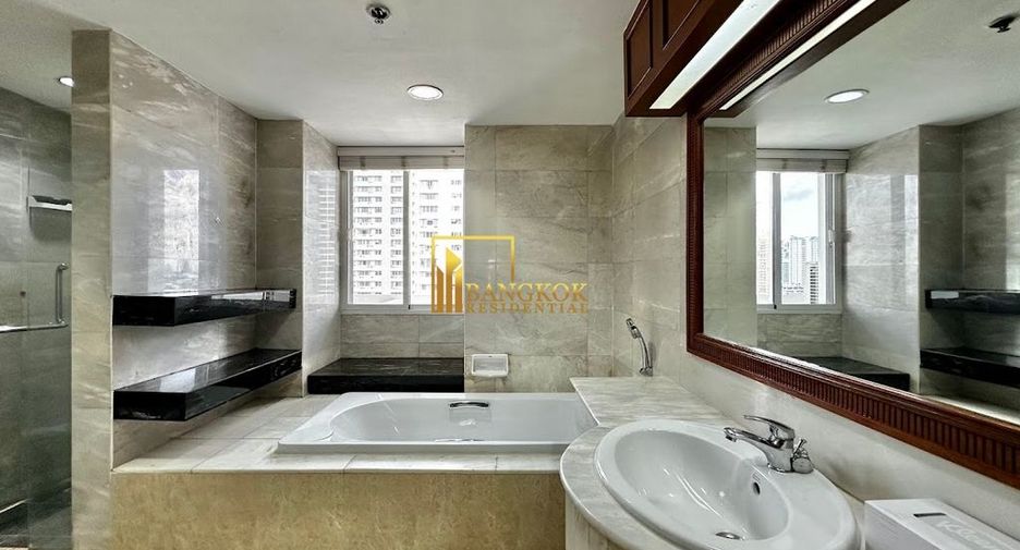 À louer 3 chambres condo à Watthana, Bangkok