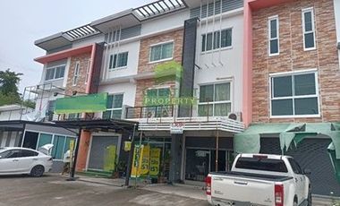 À vendre 4 chambres local commercial à Phan Thong, Chonburi