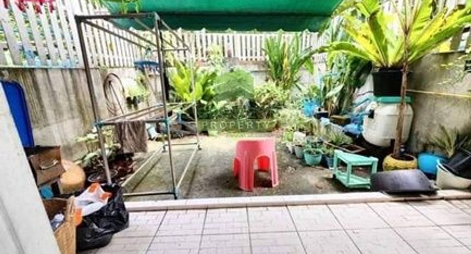 À vendre 4 chambres local commercial à Phan Thong, Chonburi