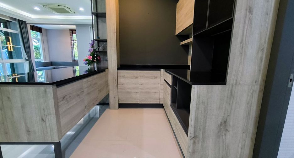 For sale 4 bedrooms house in Bang Phli, Samut Prakan
