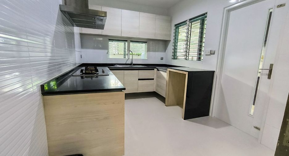 For sale 4 bedrooms house in Bang Phli, Samut Prakan
