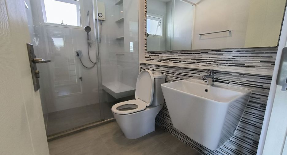 For sale 4 bedrooms house in Bang Phli, Samut Prakan