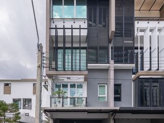 For sale 3 bed townhouse in Khlong Toei, Bangkok