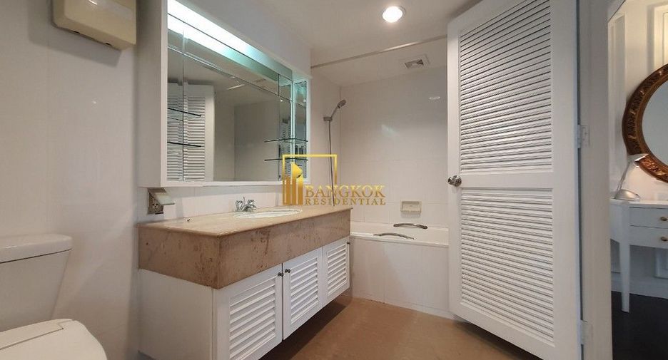 For rent 3 bedrooms condo in Khlong Toei, Bangkok