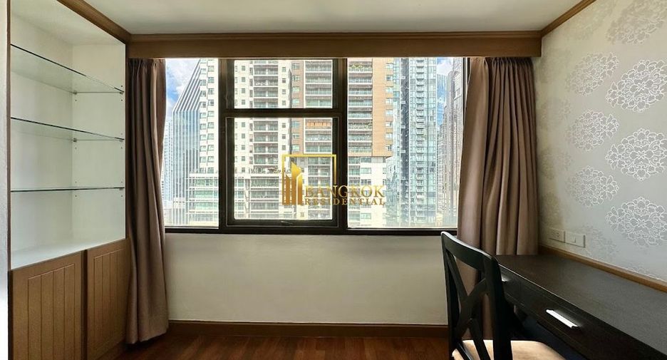 For rent 3 bedrooms condo in Khlong Toei, Bangkok