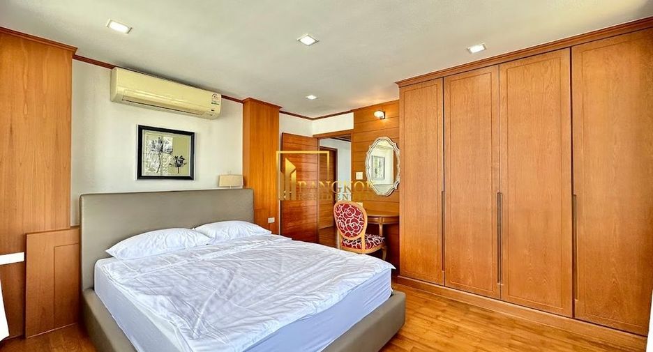 For rent 3 bedrooms condo in Khlong Toei, Bangkok