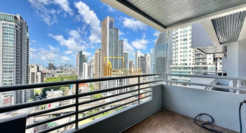 For rent 3 bedrooms condo in Khlong Toei, Bangkok