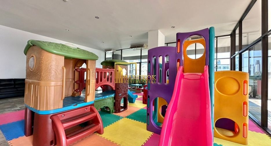 For rent 3 bedrooms condo in Khlong Toei, Bangkok