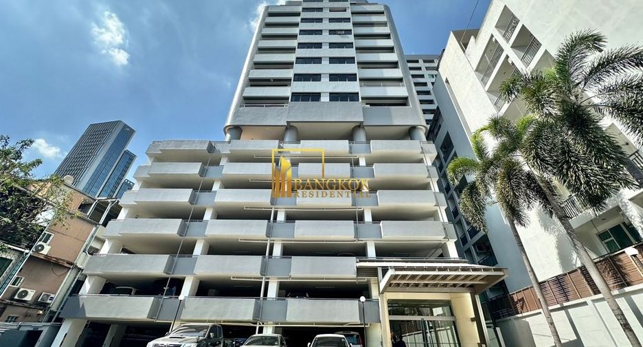 For rent 3 bedrooms condo in Khlong Toei, Bangkok