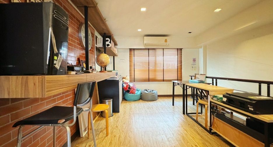 For sale 6 bedrooms retail Space in Don Mueang, Bangkok