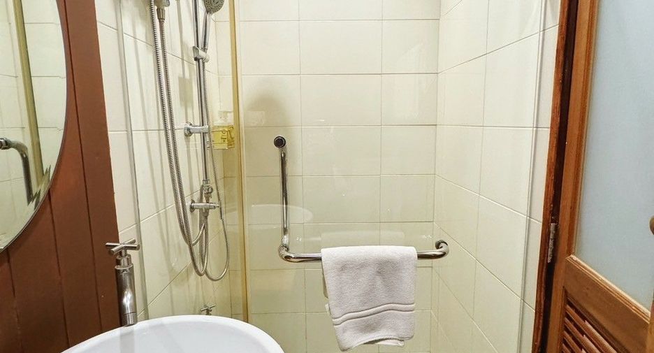 For sale 6 bedrooms retail Space in Don Mueang, Bangkok