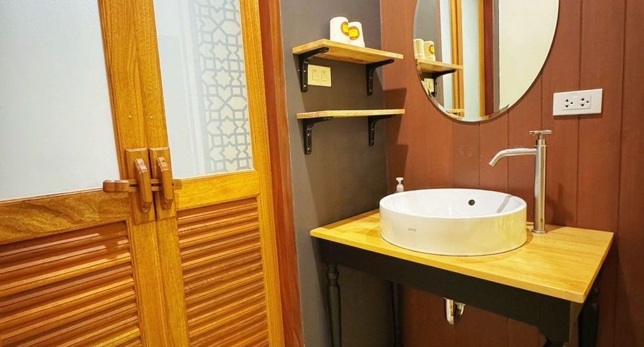 For sale 6 bedrooms retail Space in Don Mueang, Bangkok