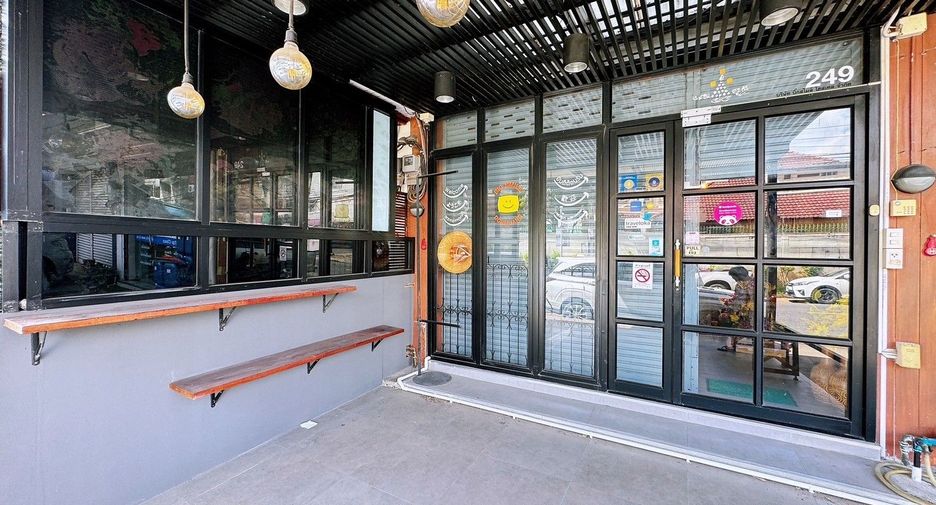 For sale 6 bedrooms retail Space in Don Mueang, Bangkok