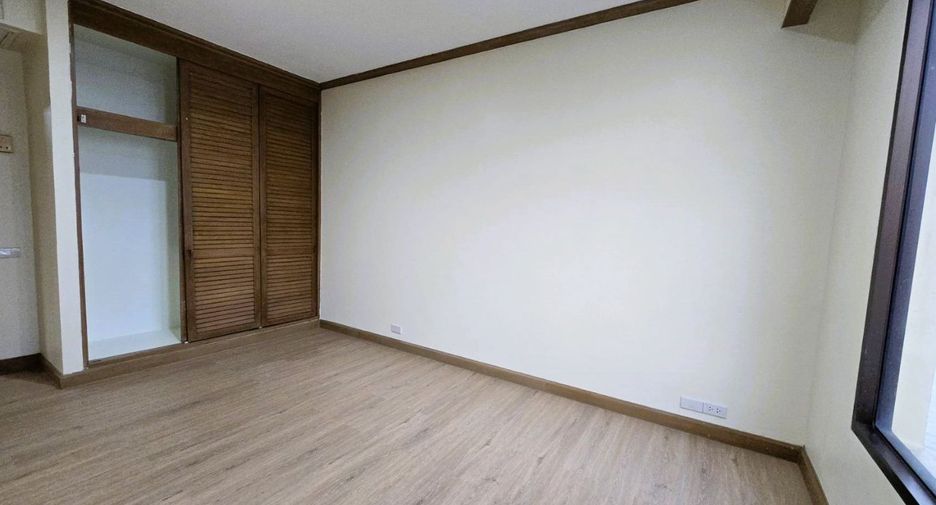 For sale 1 bed condo in Khlong San, Bangkok