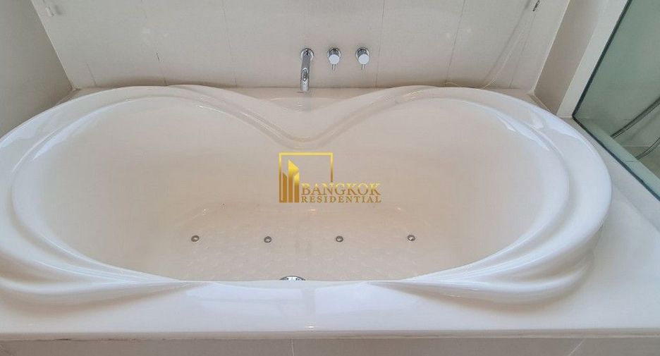 For rent 3 ベッドルーム condo in Khlong Toei, Bangkok