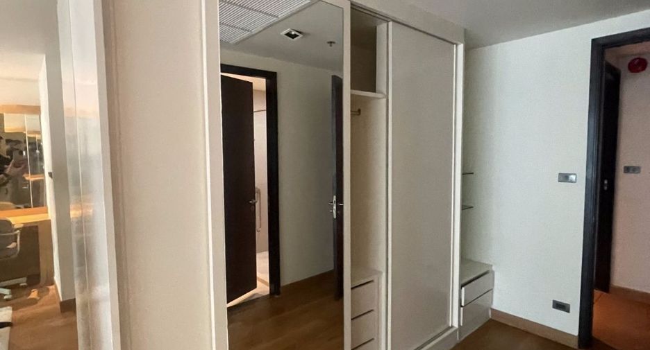 For rent 4 bedrooms condo in Khlong Toei, Bangkok