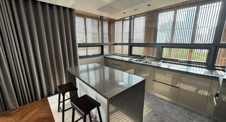 For rent 3 bedrooms condo in Khlong Toei, Bangkok