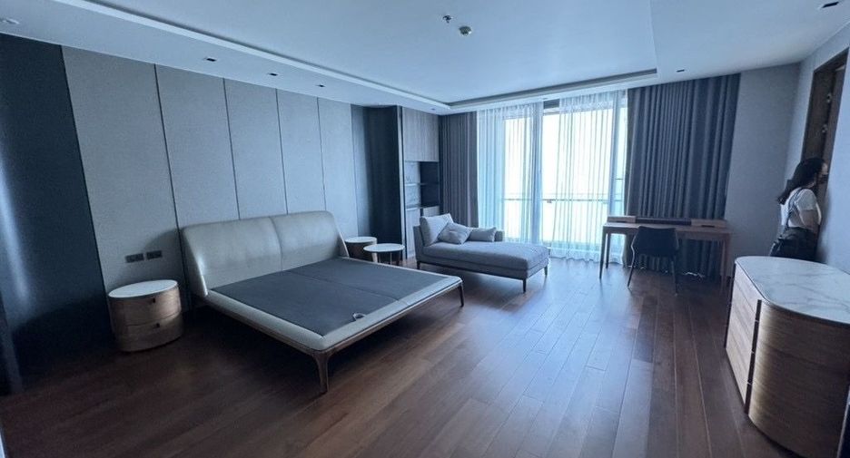For rent 3 bedrooms condo in Khlong Toei, Bangkok