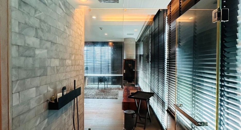 For rent 2 bedrooms condo in Pathum Wan, Bangkok