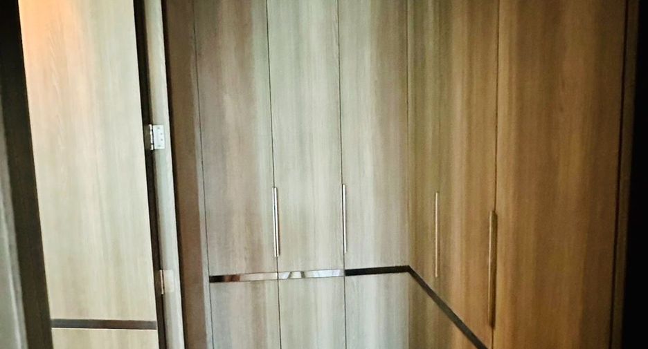 For rent 2 bedrooms condo in Pathum Wan, Bangkok