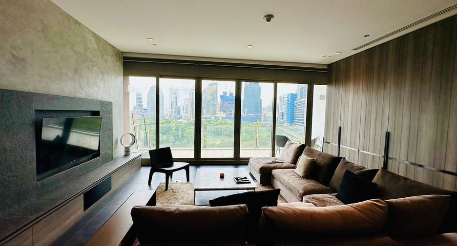 For rent 2 bedrooms condo in Pathum Wan, Bangkok