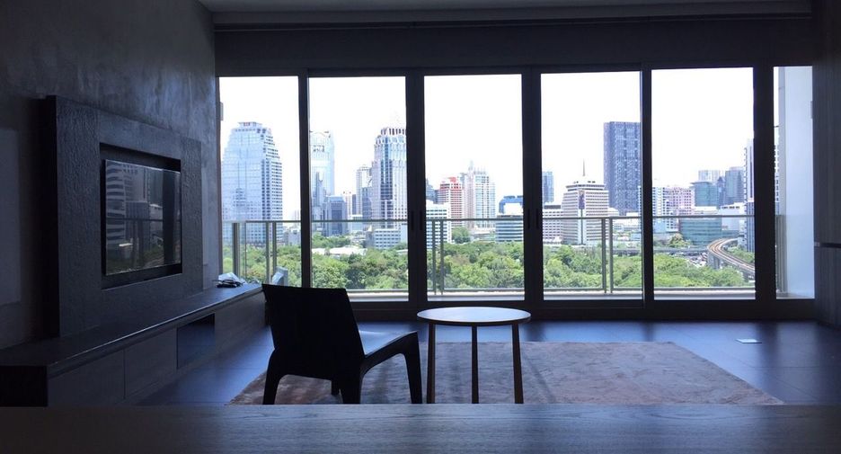For rent 2 bedrooms condo in Pathum Wan, Bangkok