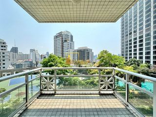 For rent 2 bedrooms condo in Pathum Wan, Bangkok