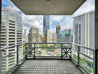 For rent 2 bedrooms condo in Pathum Wan, Bangkok