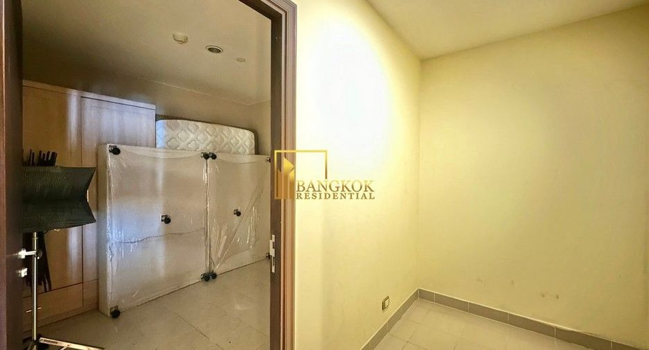 For rent 3 bedrooms condo in Sathon, Bangkok