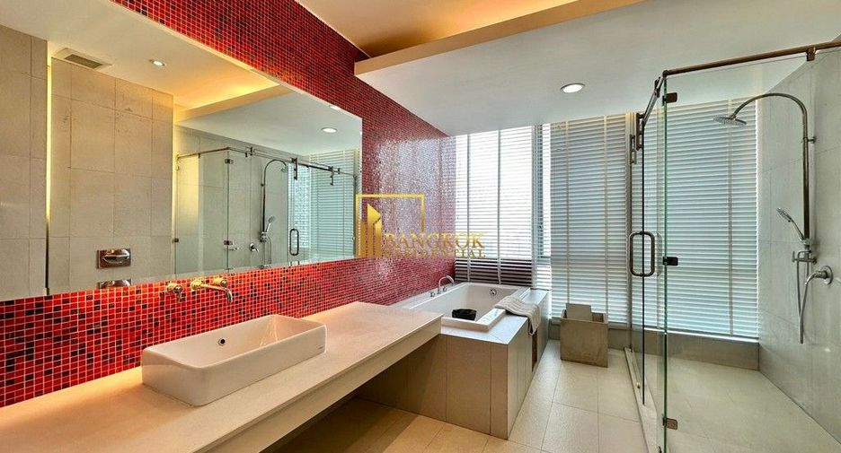 For rent 3 bedrooms condo in Sathon, Bangkok