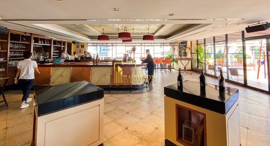 For rent 3 bedrooms condo in Sathon, Bangkok