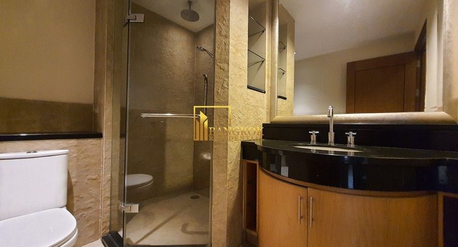 À louer 3 chambres condo à Sathon, Bangkok