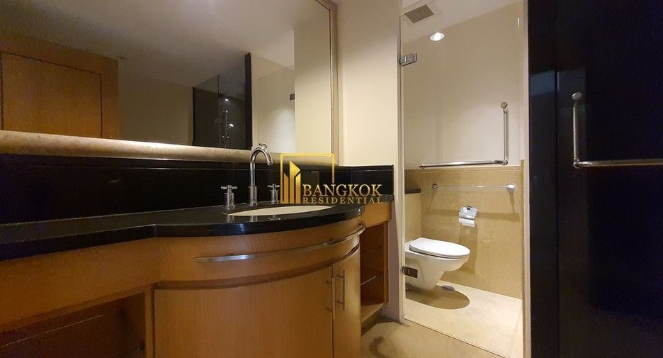 À louer 3 chambres condo à Sathon, Bangkok