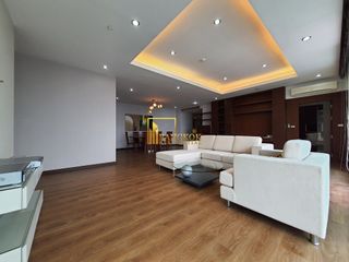 À louer 3 chambres condo à Sathon, Bangkok