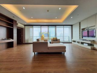À louer 3 chambres condo à Sathon, Bangkok