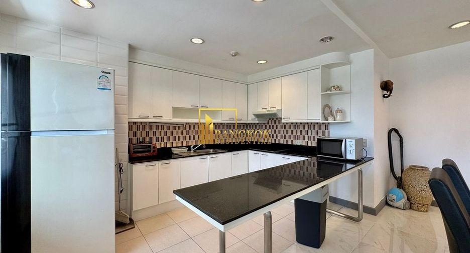 Condo en alquiler de 3 habitaciones en Watthana, Bangkok